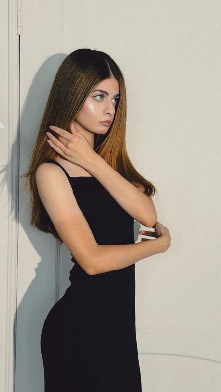 Портрет · Чёрное платье — студия